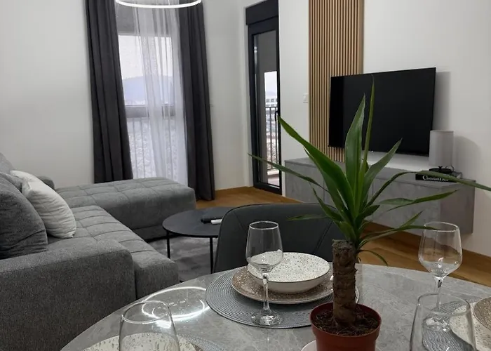 Montenegro White Daire Podgoriçe