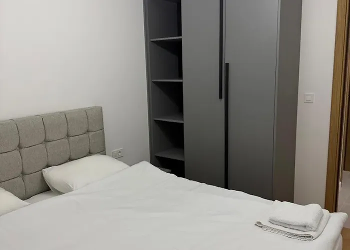 Montenegro White Daire *