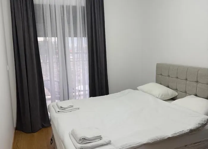 Daire Montenegro White *